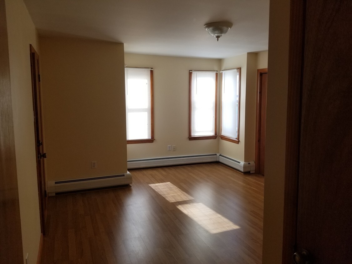 Master bedroom - 30 Bogle St