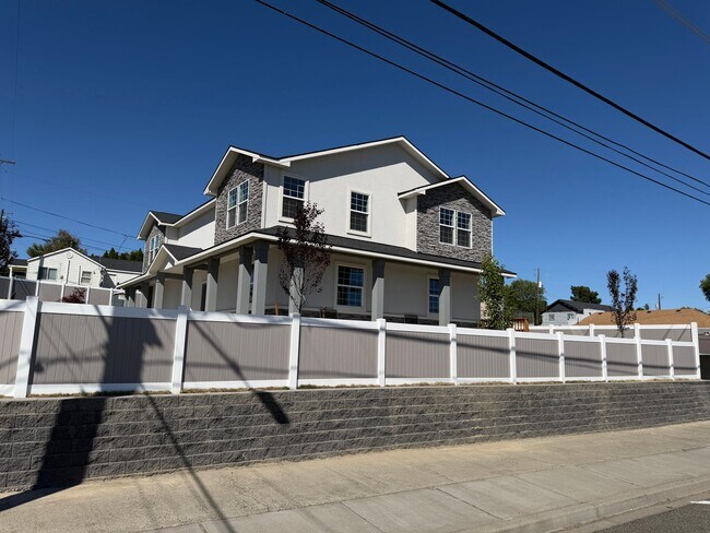 Foto del edificio - 601 2nd Ave