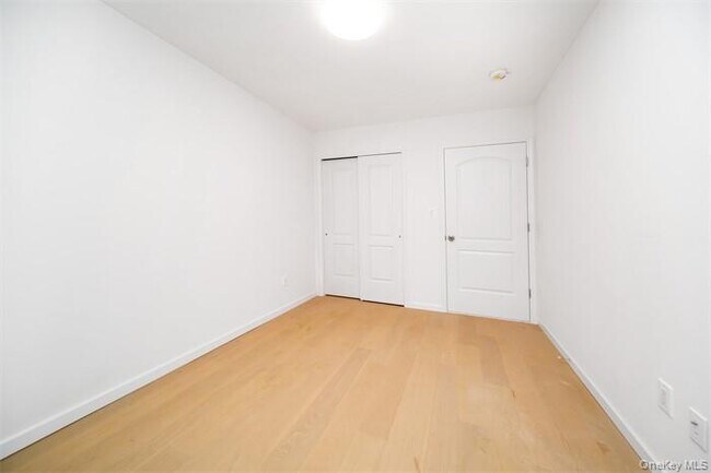 Foto del edificio - 39-55-55 57th St