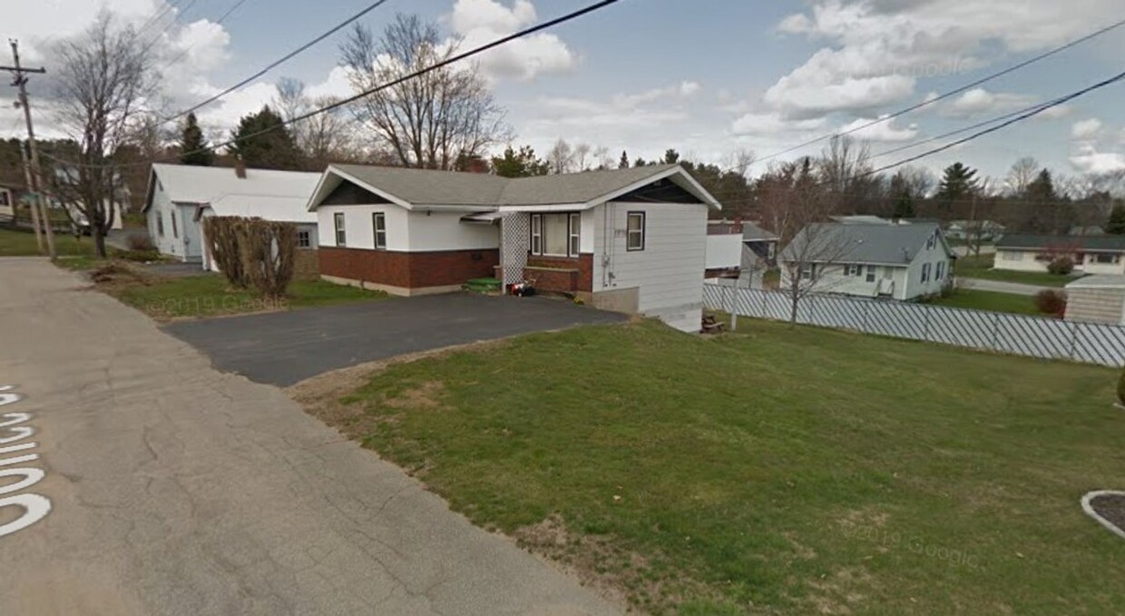 Primary Photo - 3 Bed 1 Bath house in Quiet Lewiston Neigh...