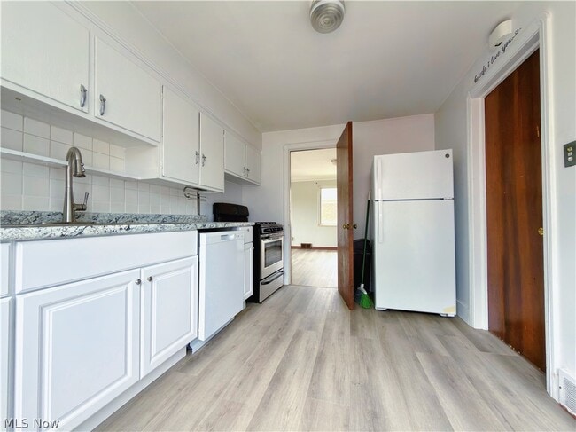 Foto del edificio - 14330 Lakewood Heights Blvd