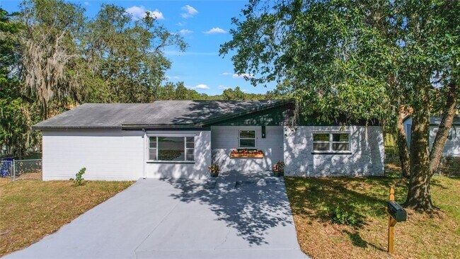 Foto del edificio - 126 Kenilwood Ln