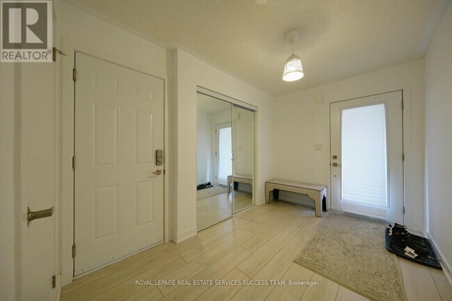 Photo du bâtiment - 3165 Lotus Cmn