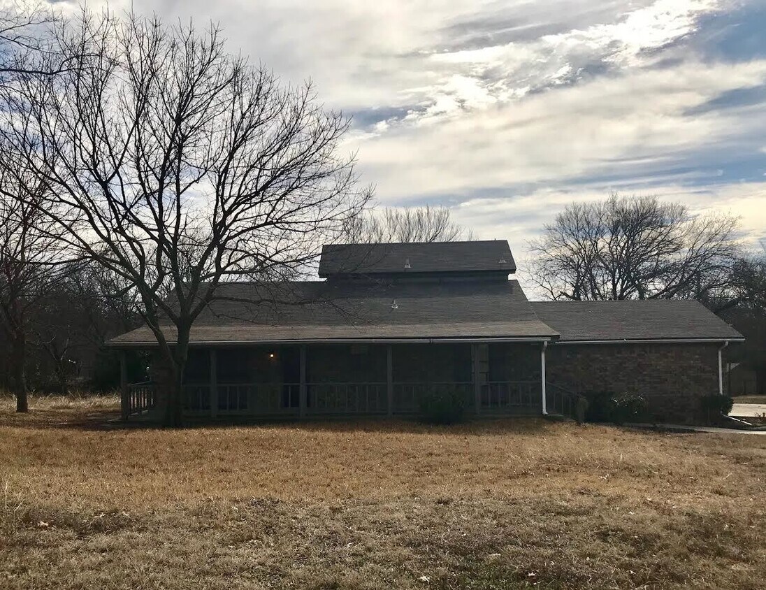 Foto principal - Attractive 3 bed / 2 bath family home