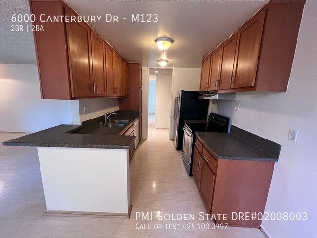 Foto del edificio - 6000 Canterbury Dr