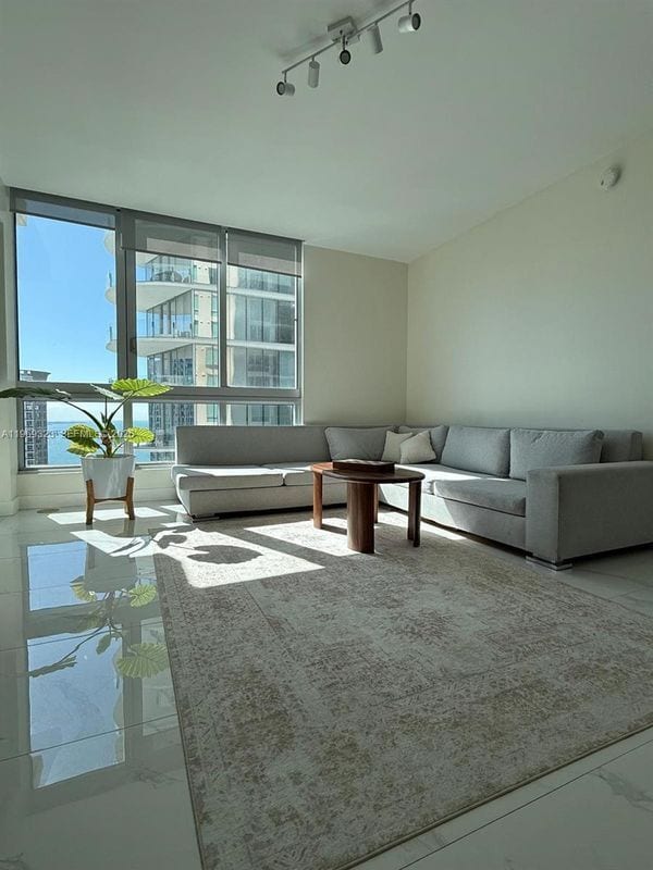 Foto del edificio - 300 S Biscayne Blvd