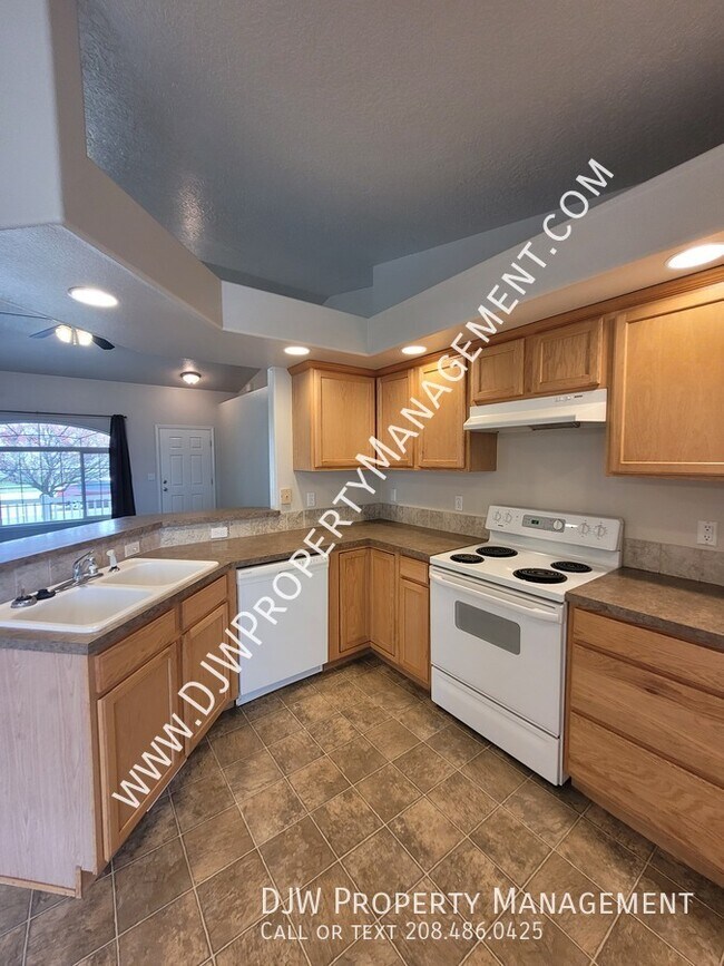 Foto del edificio - 165 Eaton Rd