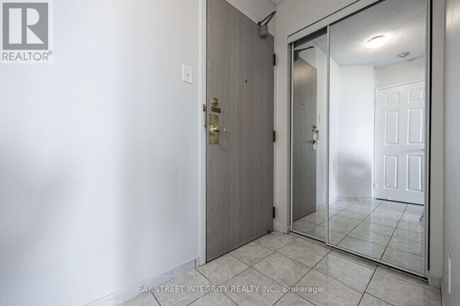 Building Photo - 2177 Burnhamthorpe Rd W