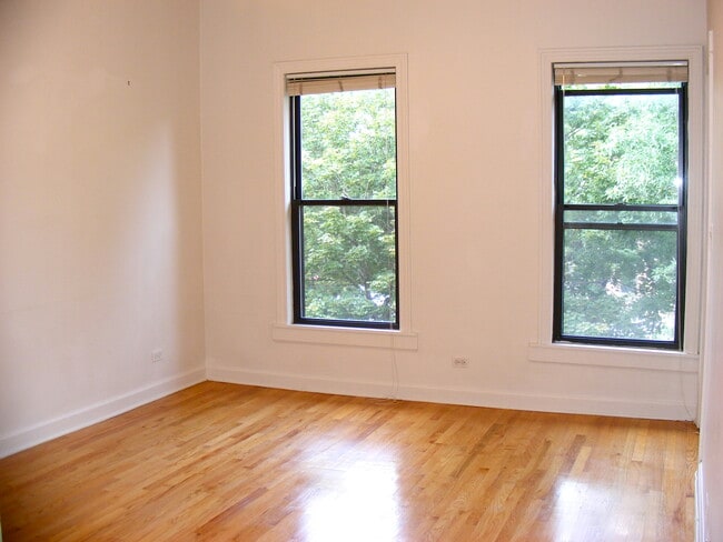 909 S. Laflin Apt #3(2bd/1ba) - Living Room - Harris Point Chicago