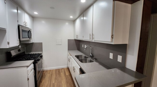 Building Photo - 1827 Canyon Dr