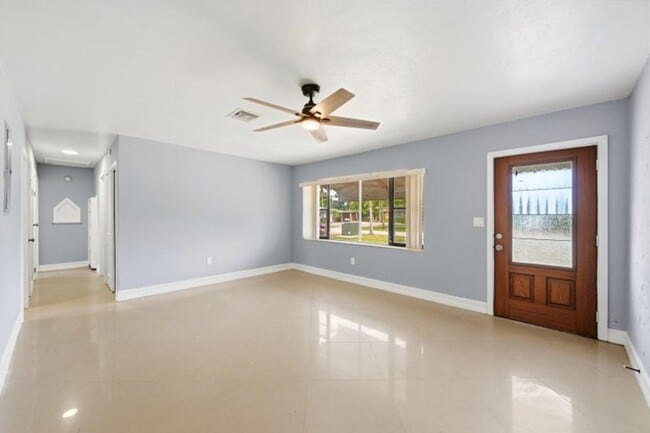 Photo - 740 E Evanston Cir House