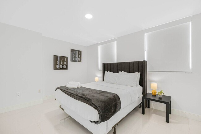 Foto del edificio - 1 SE 12th St