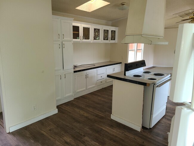 Building Photo - 3627 S Rayburn Dr