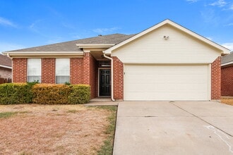 Building Photo - 7213 Park Creek Cir W