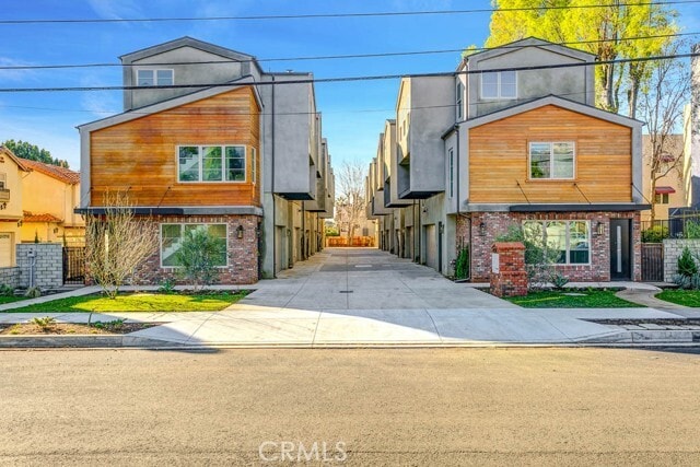 Building Photo - 530 Fano St