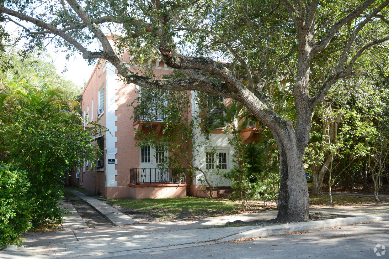 Foto principal - 33 NE 45th St