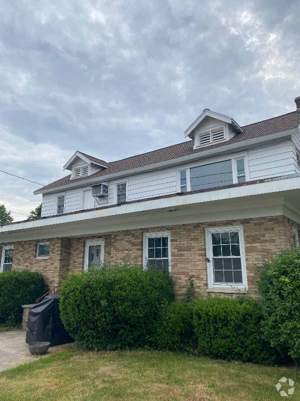 Building Photo - 126 Eastmanville St
