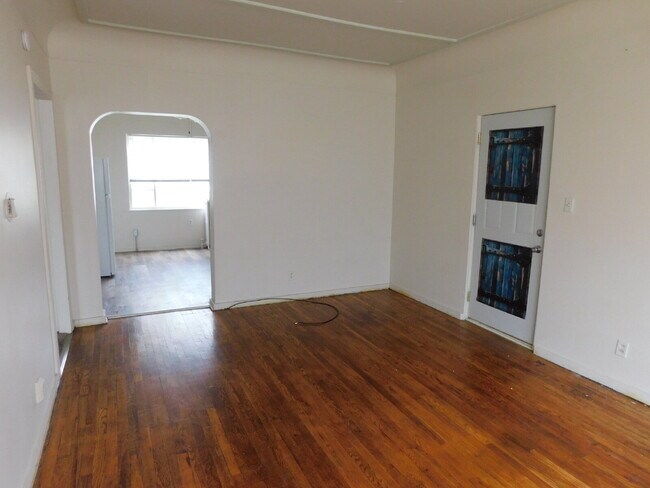 Foto del edificio - Clean and Move in Ready, Great Location