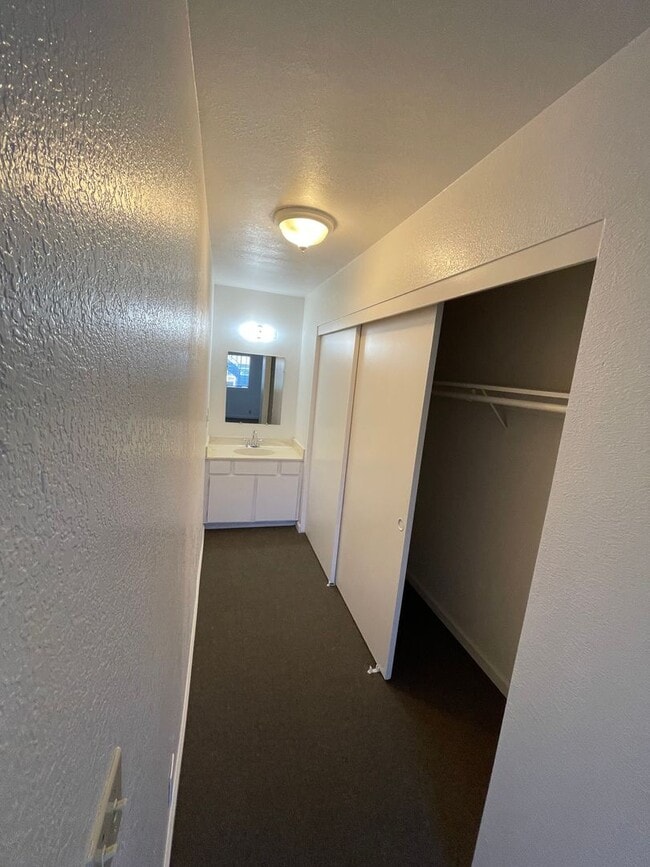 Foto del edificio - La Tierra Garden Apartments (2 Bed 1 Bath)