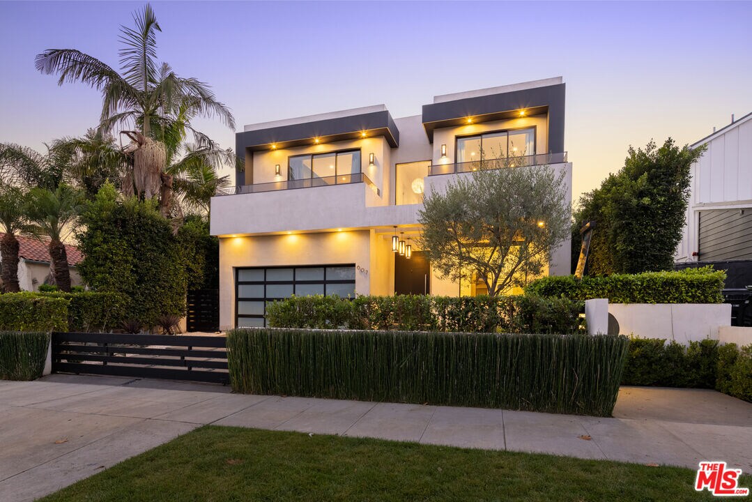 Primary Photo - 607 N Curson Ave
