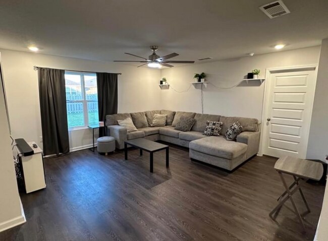 Building Photo - 4611 Reveille Wy