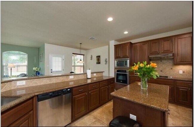 Foto del edificio - 4422 Angelico Ln