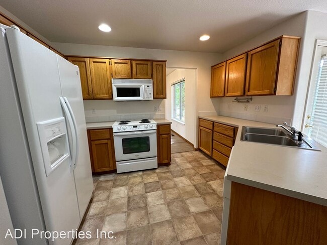 Building Photo - 4 br, 2.5 bath House - 6704 SE Reedville C...