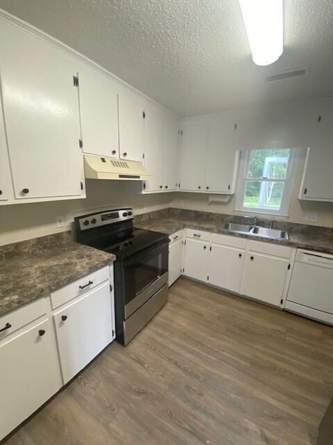 Building Photo - Adorable rancher with no HOA!