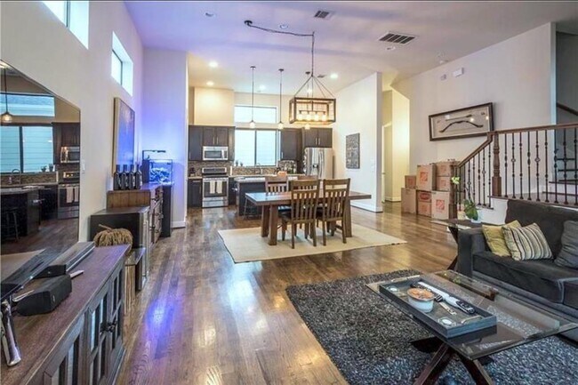 Foto del edificio - 5729 Larkin St