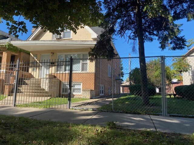 Building Photo - 7230 S Artesian Ave