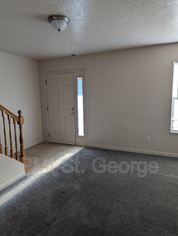 Building Photo - 3155 S Hidden Valley Dr