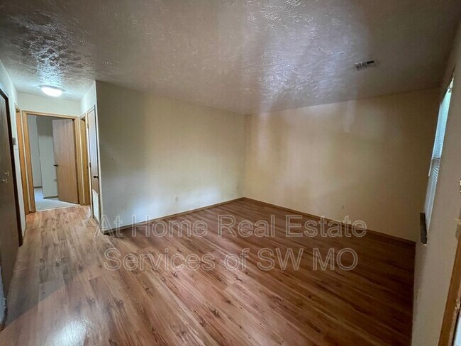 Foto del edificio - 1306 E McDaniel St