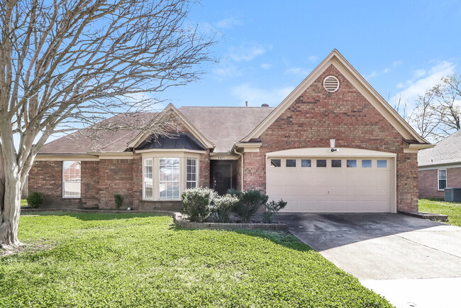 Building Photo - 6665 Millgrove Park Dr