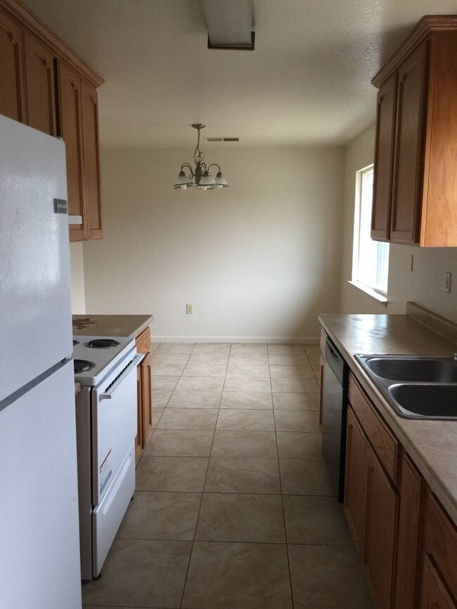 Foto del edificio - 2 Bedroom Apartment - Merced Coming Soon!