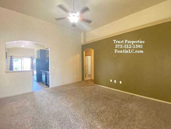 Foto del edificio - 4725 Rimrock Dr