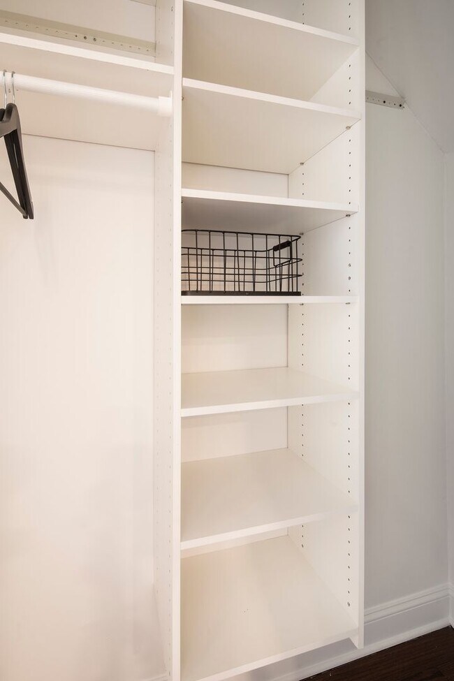 Interior Photo - Cambridge Manor