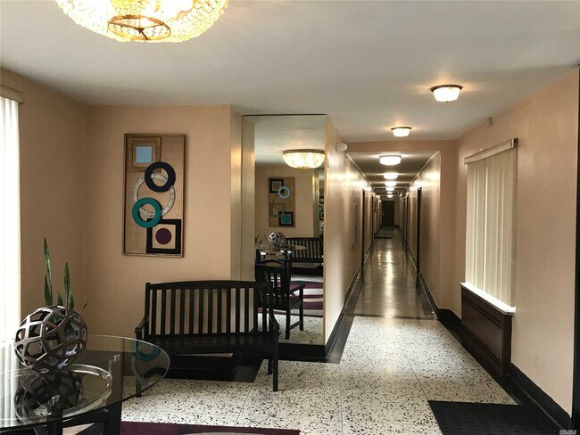 Foto del edificio - 141-05 Pershing Crescent