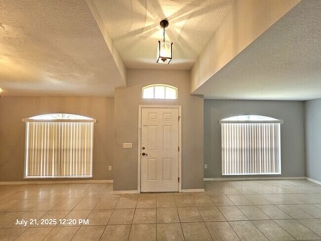 Building Photo - 2182 SW Idaho Ln