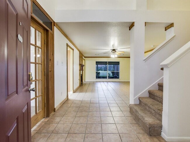 Foto del edificio - 2315 Logan Dr
