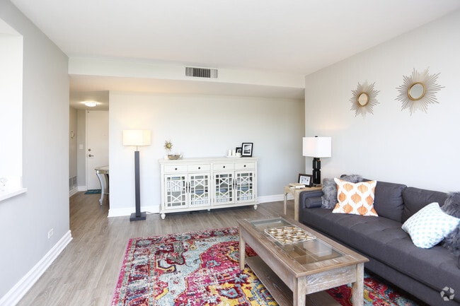 Sala de estar renovada - The Jefferson