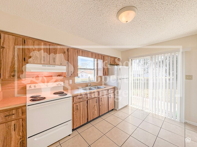 Foto del edificio - 5842 Charlton Dr