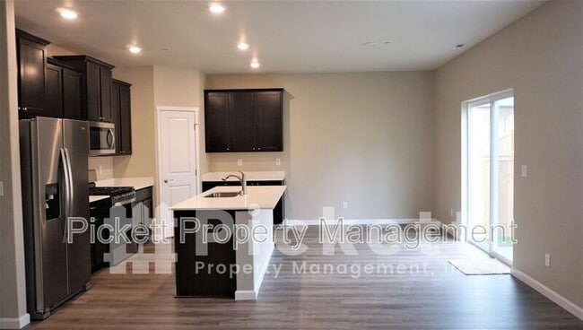 Building Photo - 4549 Bay Vista Blvd