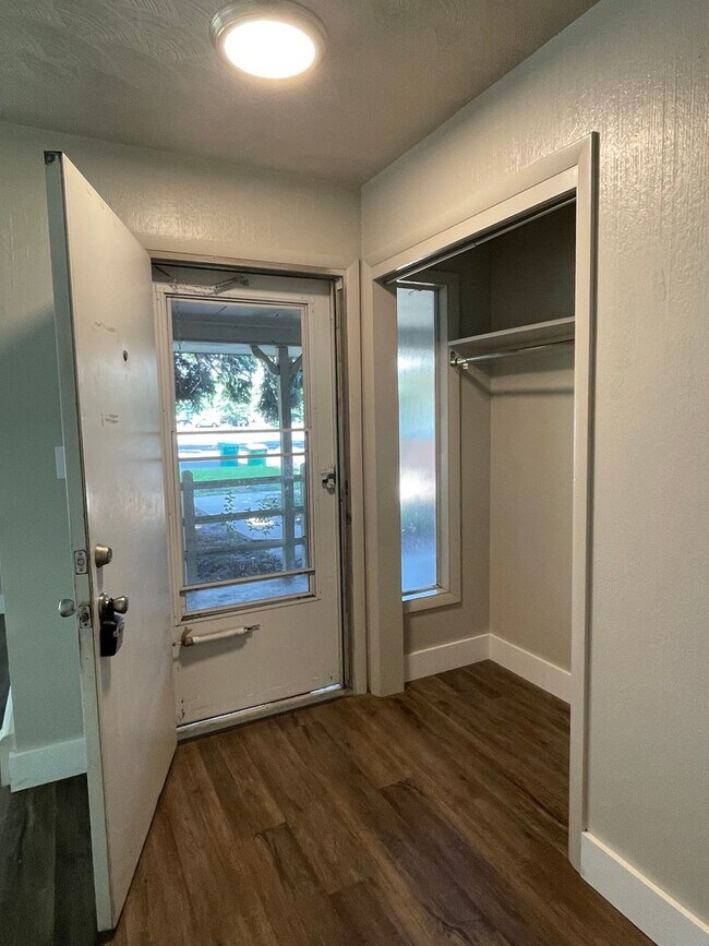 Foto del edificio - STUDENTS WELCOME! Sprawling Ranch Style 3 Bedroom 3 Bath Home w/ finished basement in Midtown For...