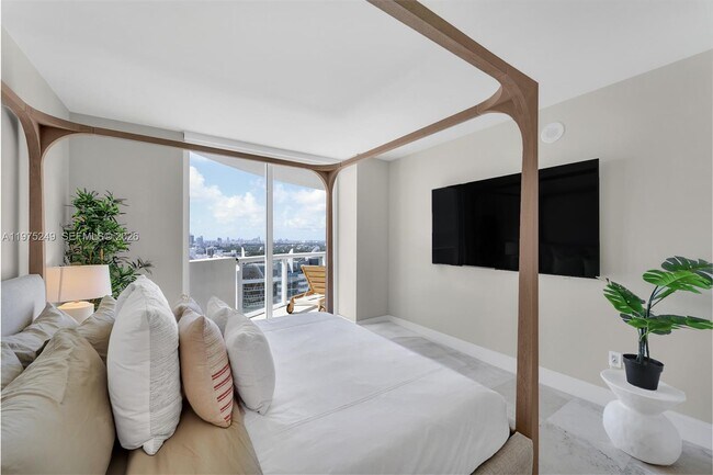 Foto del edificio - 6365 Collins Ave