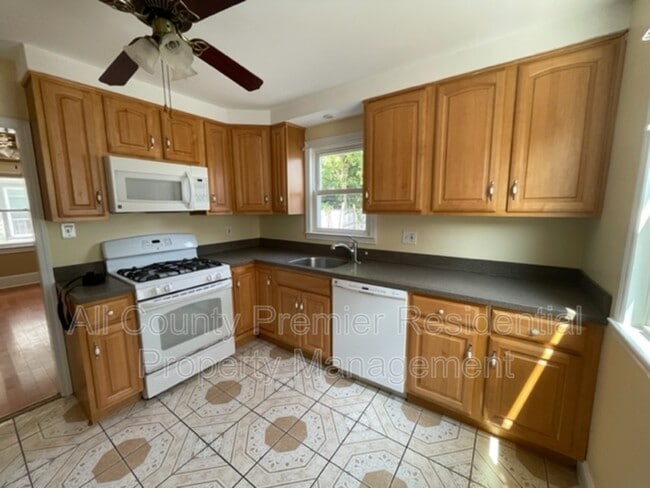 Building Photo - 2548 Nottingham Way