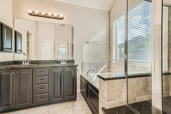 Foto del edificio - 17106 Upper Ridge Ln