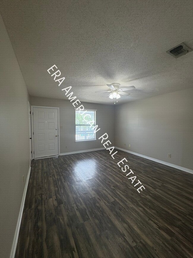 Building Photo - 520 Landview Dr