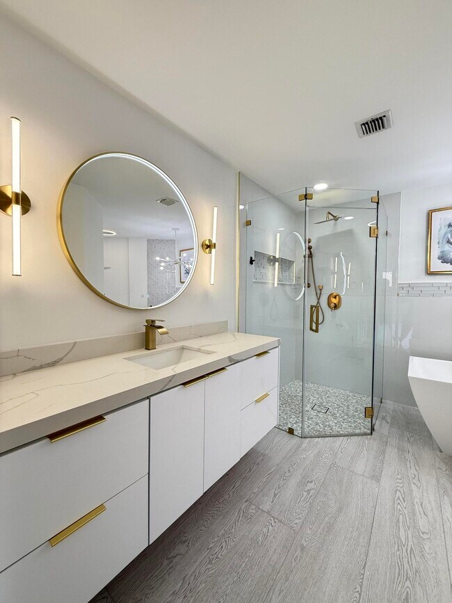 Foto del edificio - 225 N Lakeshore Dr