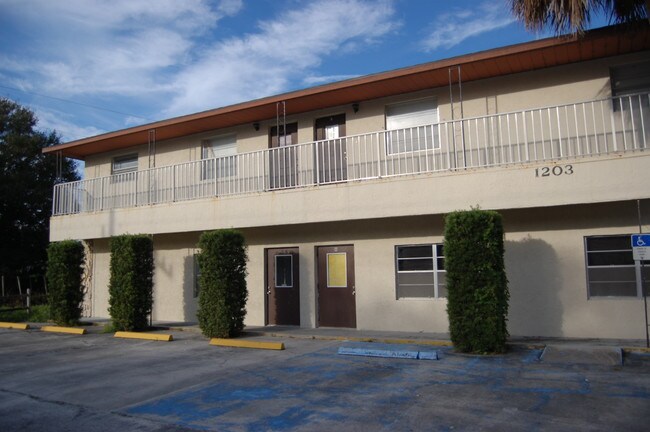 Foto del edificio - 1203 S 33rd St