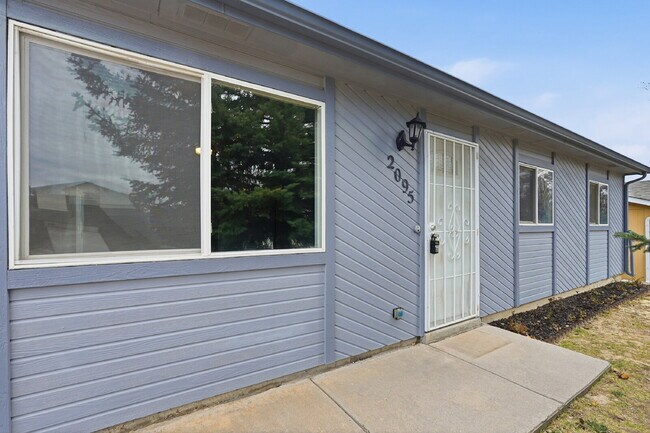 Foto del edificio - $1,840.95 - 3 Bed, 2 Bath Home with fenced yard and $300 move in special.